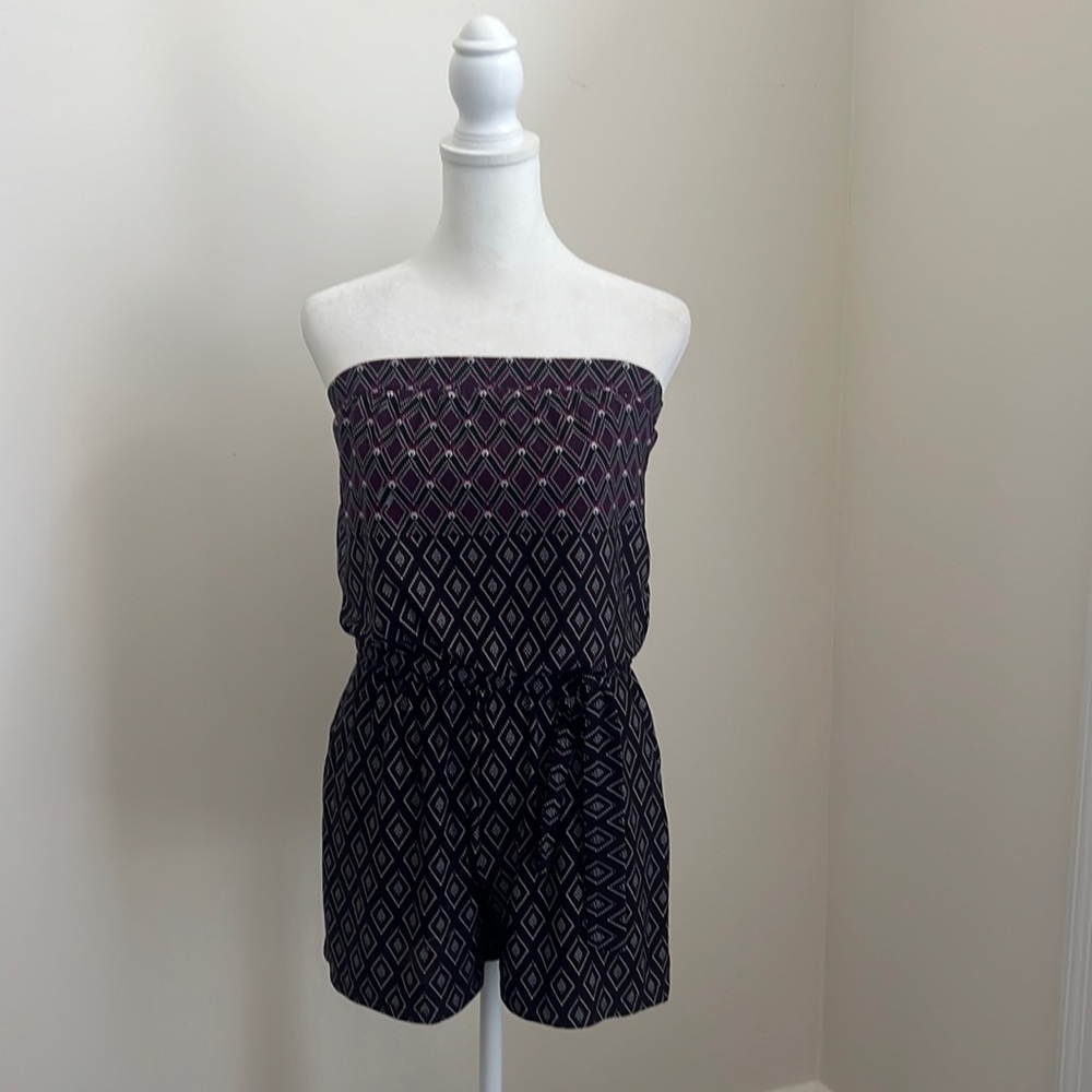 Women’s White House Black Market strapless shorts romper with tie belt